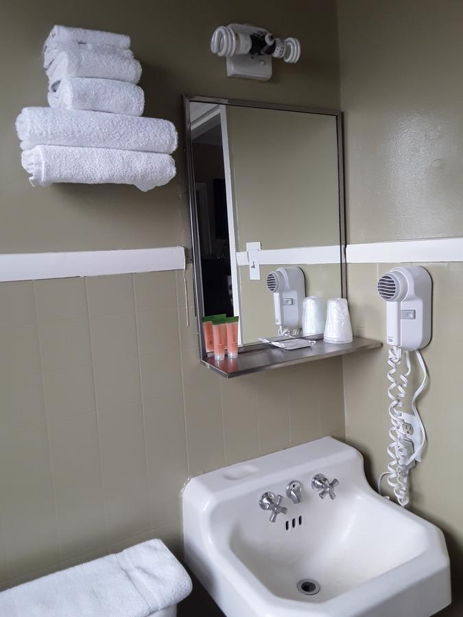 Eddy'S Motelビュート エクステリア 写真