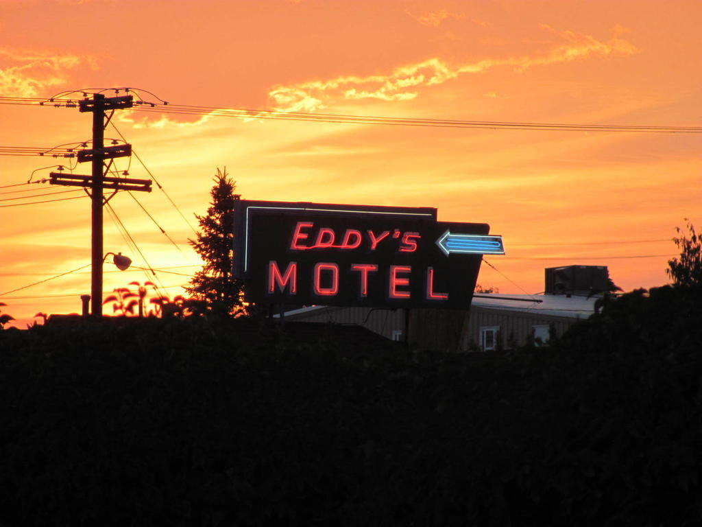 Eddy'S Motelビュート エクステリア 写真